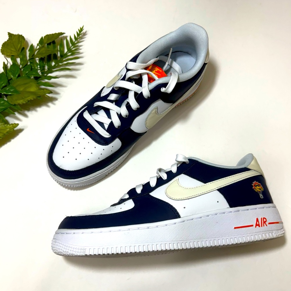 Nike Grade School Size 6.5Y Air Force 1 Low ‘UV Reactive’ - Picture 1 of 15